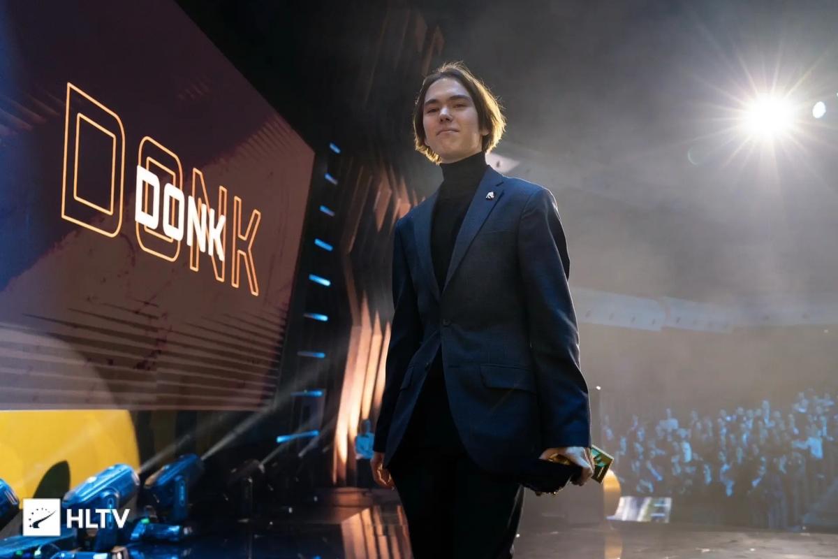 sofm排位撞车对金贡爆粗，金贡怒斥：不配打职业